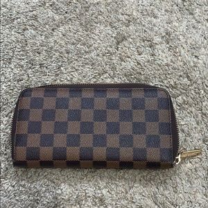 Checkered wallet @daisey rose